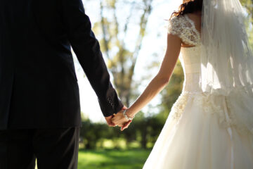 wedding-holding-hands
